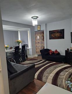 3 bedroom flat to rent, Stratford Road, Hayes, Greater London, UB4