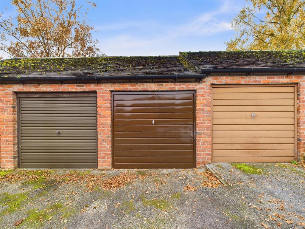 Single brick garage.