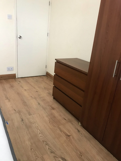 1 bedroom in a flat share to rent, Harts Lane, Barking IG11