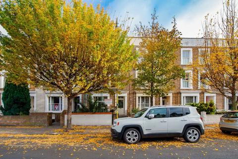 2 bedroom flat to rent, Coningham Road, London W12