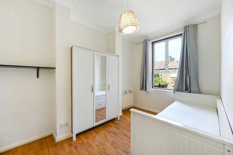 2 bedroom flat to rent, Coningham Road, London W12