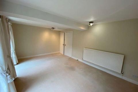 3 bedroom townhouse to rent, Curzon Mews, Ws, SK9 5JN