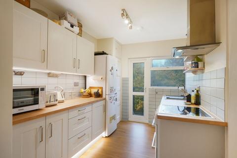 304b Alexandra Avenue, Harrow, HA2 9DA