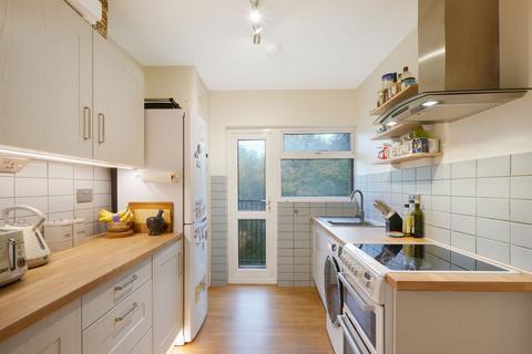 304b Alexandra Avenue, Harrow, HA2 9DA