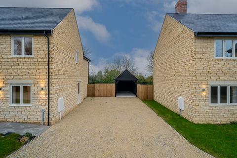 4 bedroom detached house for sale, High Street, Yardley Gobion, Northamptonshire NN12