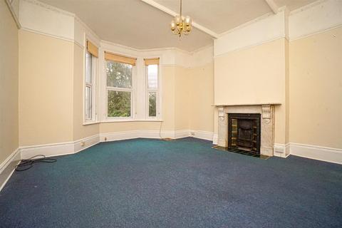 2 bedroom flat for sale, Pevensey Road, St. Leonards-On-Sea