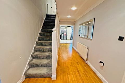 6 bedroom semi-detached house for sale, Carfax Road,  Hayes, UB3