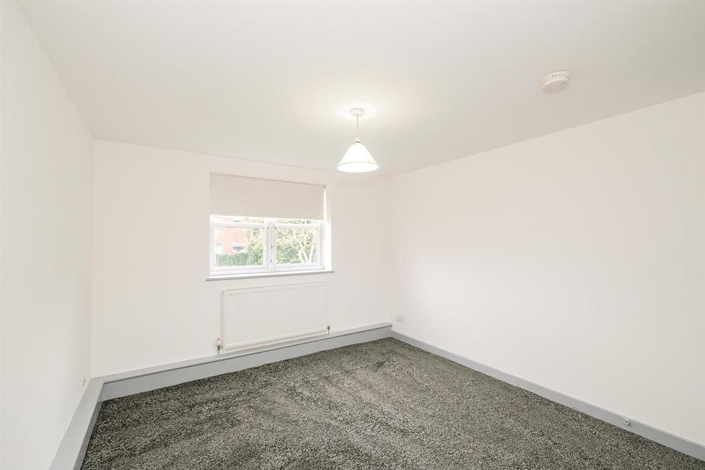 Flat 5, 188 Wanstead Lane-4 web.jpg