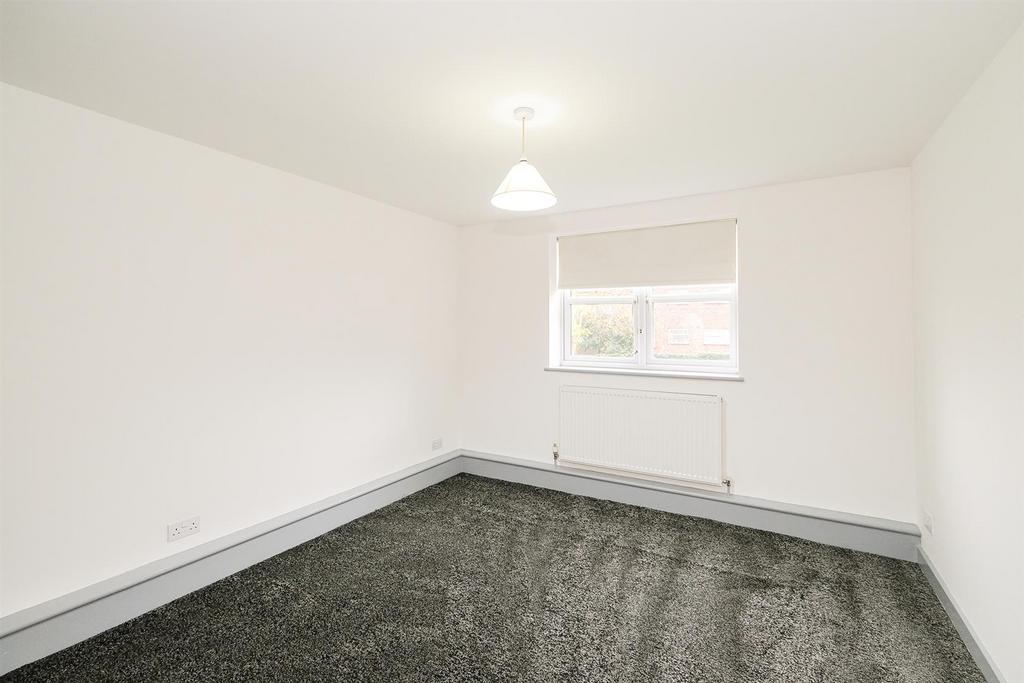 Flat 5, 188 Wanstead Lane-3 web.jpg