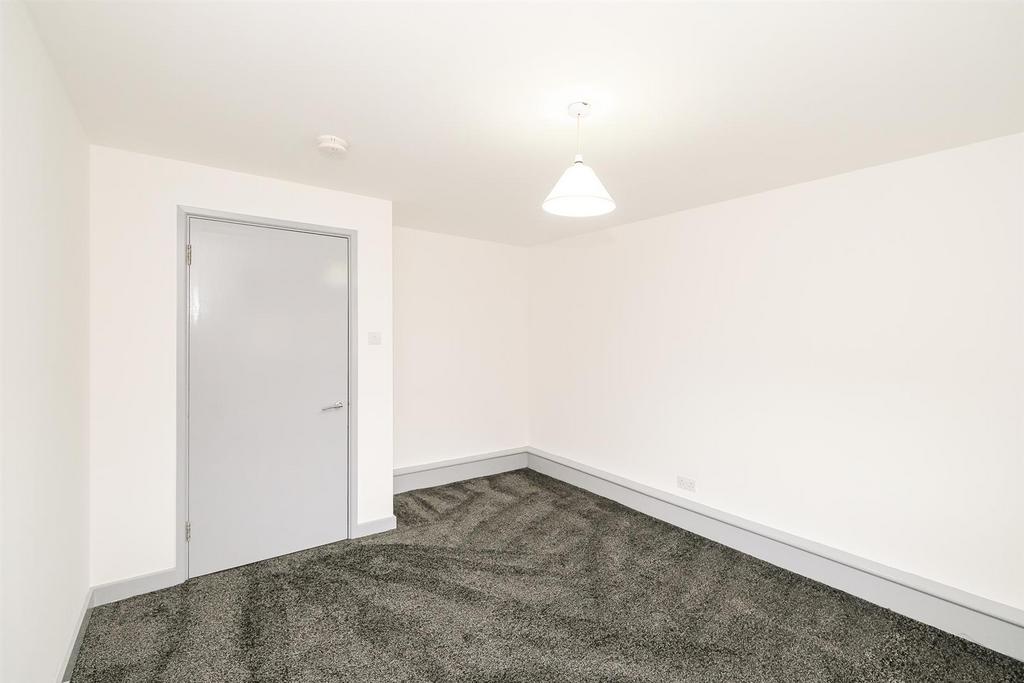 Flat 5, 188 Wanstead Lane-6 web.jpg