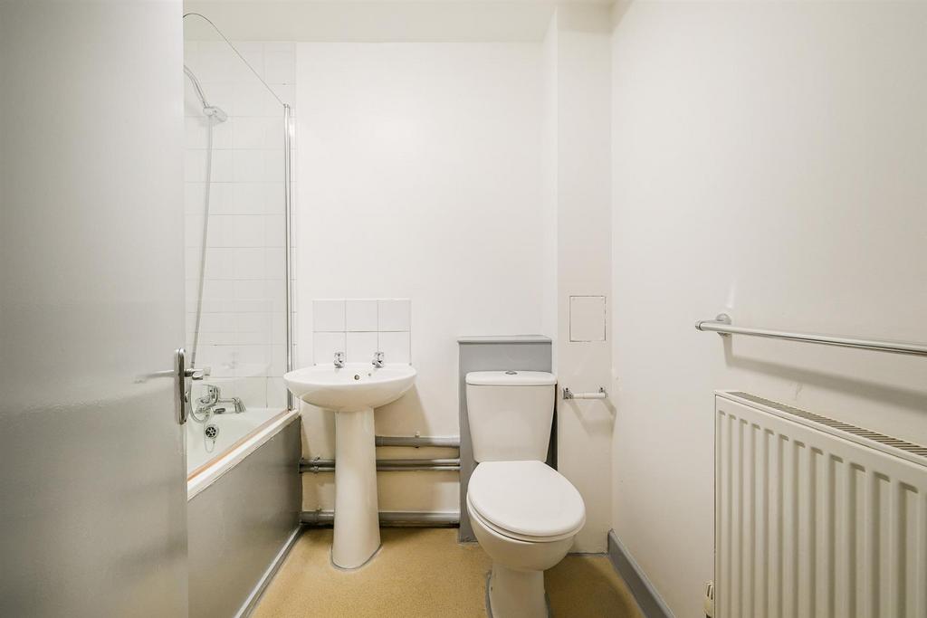 Flat 5, 188 Wanstead Lane-1 web.jpg