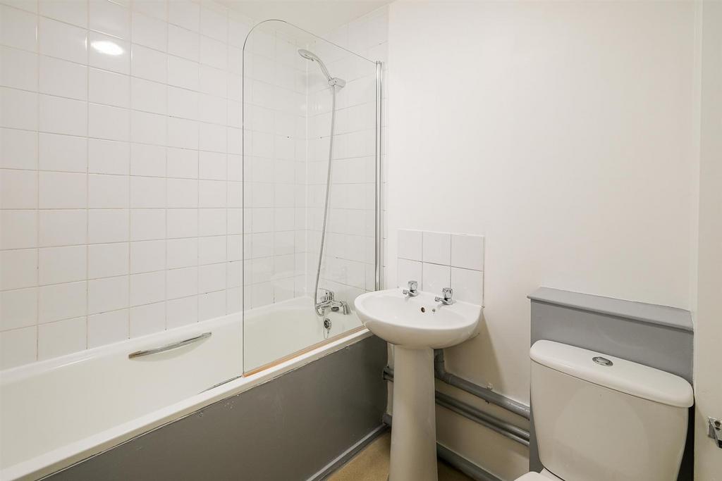 Flat 5, 188 Wanstead Lane-2 web.jpg