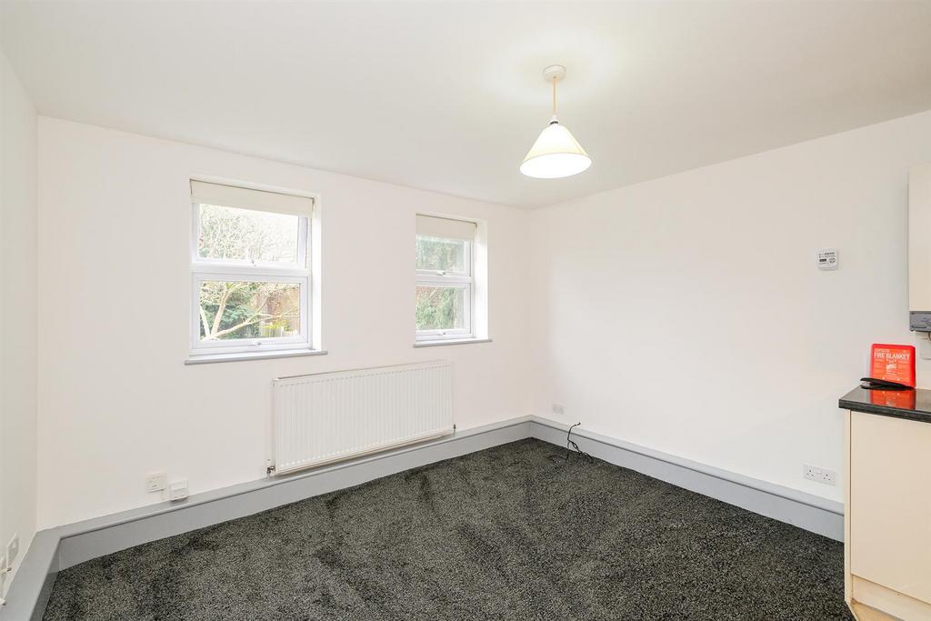 Flat 5, 188 Wanstead Lane-12 web.jpg