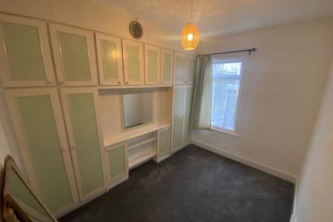 2 bedroom terraced house to rent, Francis Avenue, Ilford IG1