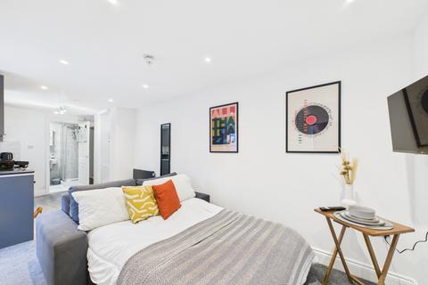 Studio to rent, Southgate Street, Gloucester
