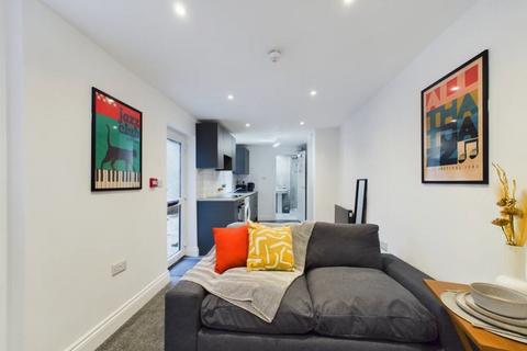 Studio to rent, Southgate Street, Gloucester