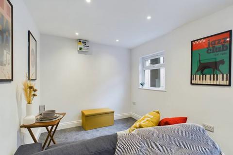 Studio to rent, Southgate Street, Gloucester