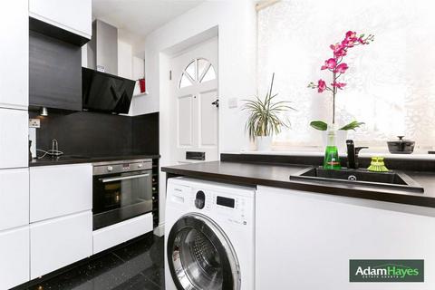 2 bedroom apartment for sale, High Road, London N2