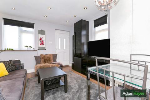 2 bedroom apartment for sale, High Road, London N2