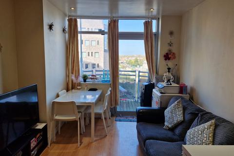 2 bedroom apartment to rent, Gerry Raffles Square, London, E15