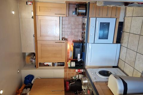 2 bedroom apartment to rent, Gerry Raffles Square, London, E15