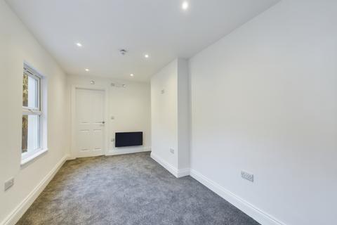 Studio to rent, Southgate Street, Gloucester