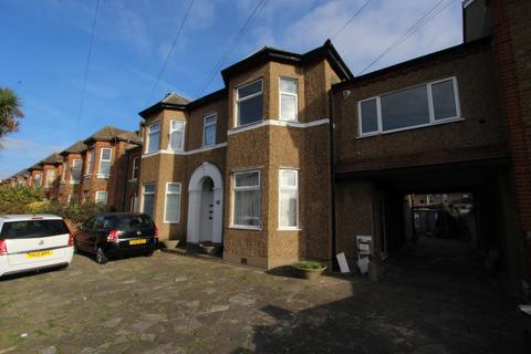 1 bedroom flat to rent, 13 Broomhill Road , 13D Broomhill Rd, Ilford, IG3