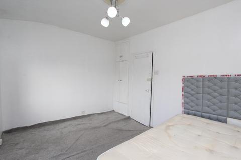 1 bedroom flat to rent, 13 Broomhill Road , 13D Broomhill Rd, Ilford, IG3