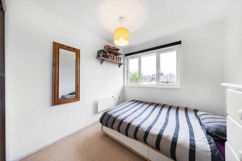 2 bedroom flat to rent, Crowthorne Close, Southfields, London, SW18