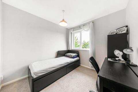 2 bedroom flat to rent, Crowthorne Close, Southfields, London, SW18