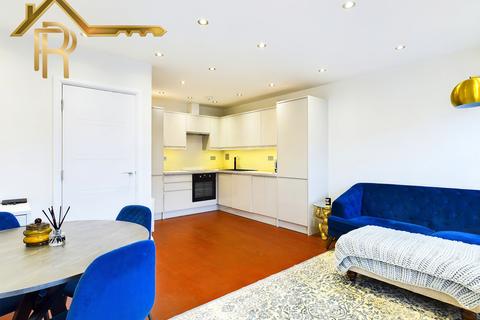 2 bedroom flat for sale, High Street, Brentwood CM14