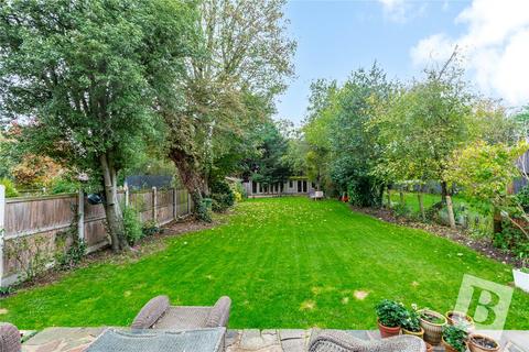 16 Deyncourt Gardens, Upminster, RM14 1DE