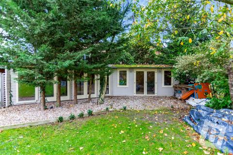 16 Deyncourt Gardens, Upminster, RM14 1DE