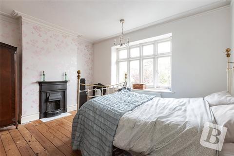 16 Deyncourt Gardens, Upminster, RM14 1DE