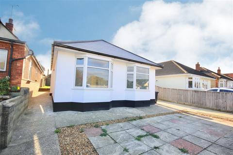 3 bedroom bungalow to rent, Middle Road, Kinson, Bournemouth