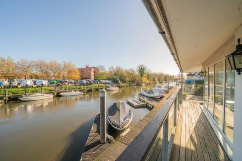 3 bedroom detached bungalow for sale, Bridge Street, Christchurch BH23