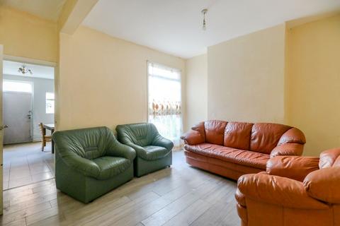 3 bedroom terraced house for sale, Harringay Road, N15