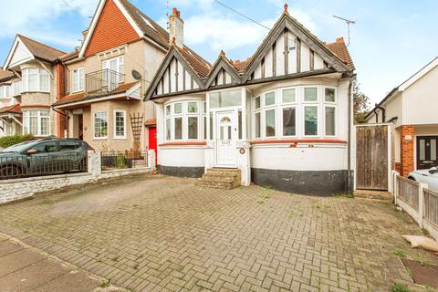 3 bedroom chalet for sale, York Road, Southend-on-Sea SS1