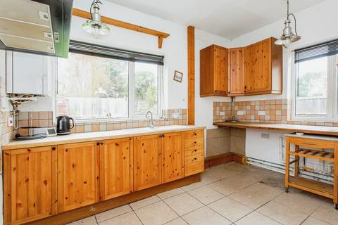 3 bedroom chalet for sale, York Road, Southend-on-Sea SS1