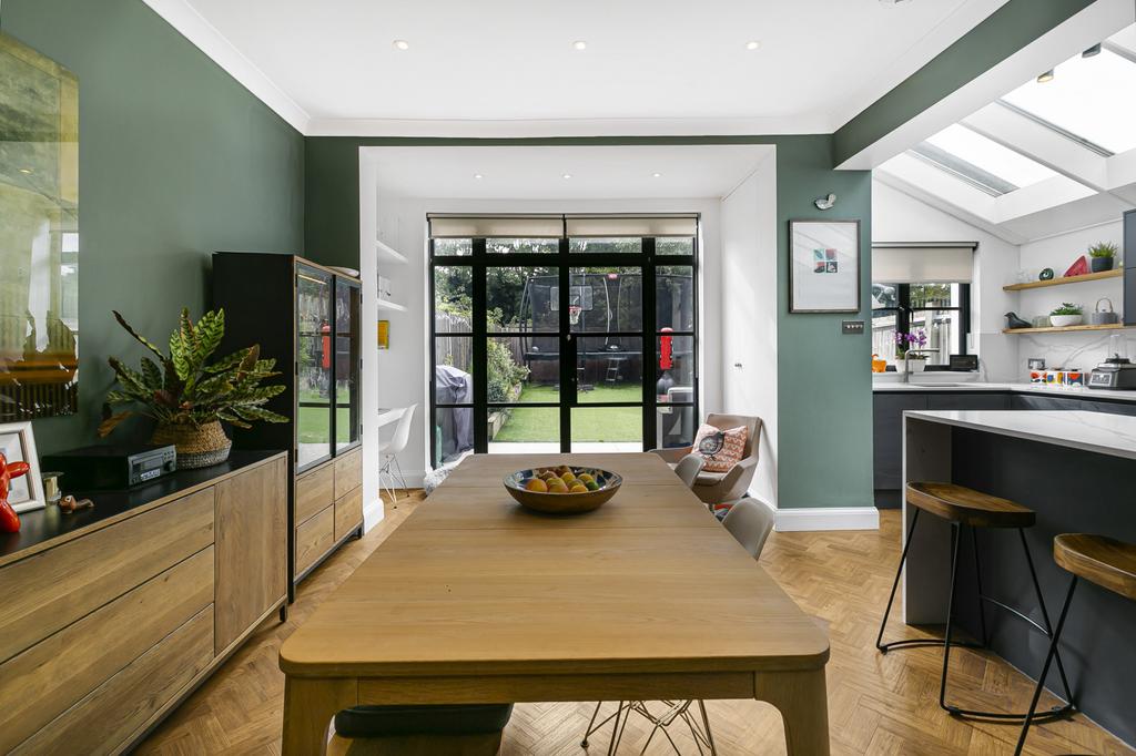 Kitchen/Dining Area