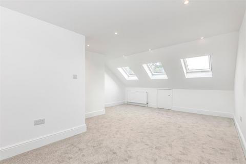 2 bedroom flat to rent, Latham Road, Twickenham, TW1