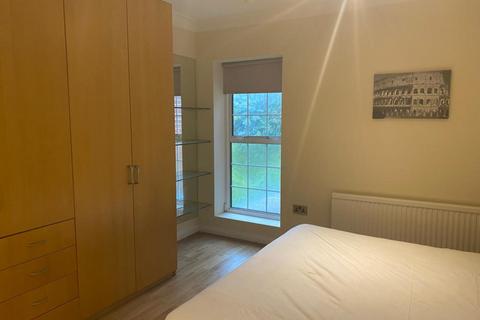 1 bedroom in a house share to rent, Greenhill