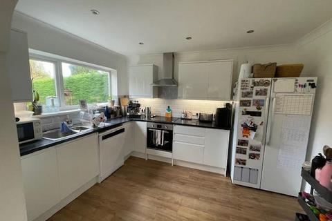 4 bedroom detached house to rent, Woodlands Drive, Thelwall