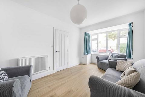 4 bedroom flat to rent, Glenbrook Road, London NW6