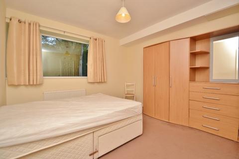 2 bedroom flat to rent, Lane End Court, Leeds LS17