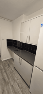 2 bedroom apartment to rent, Hurn Court Road, Hounslow, TW4