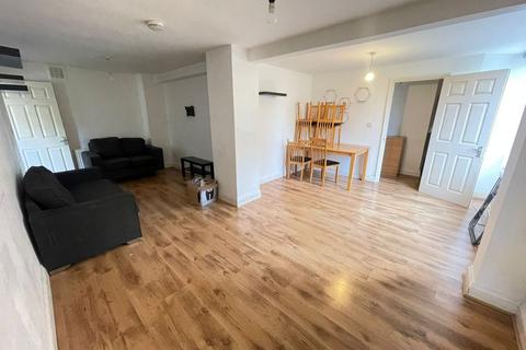 3 bedroom flat to rent, 34-36 Bickerton Road, London N19