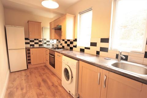 3 bedroom flat to rent, 34-36 Bickerton Road, London N19