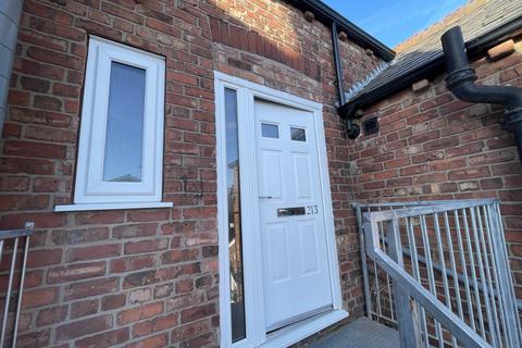 3 bedroom duplex to rent, Stockport Road, Stockport, Cheshire, SK3