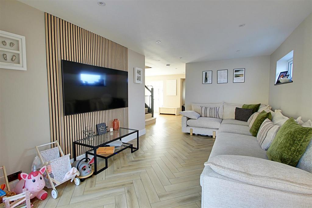Living Room 1.jpg